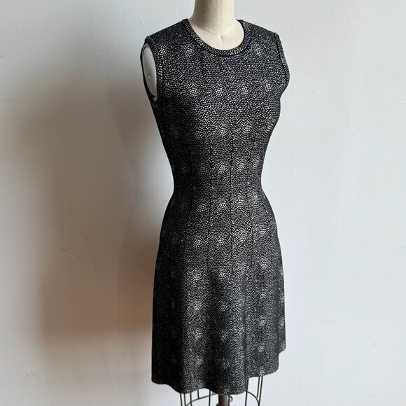 ALAÏA Mouchette Spot-Print Sleeveless Dress - Picture 2 of 12